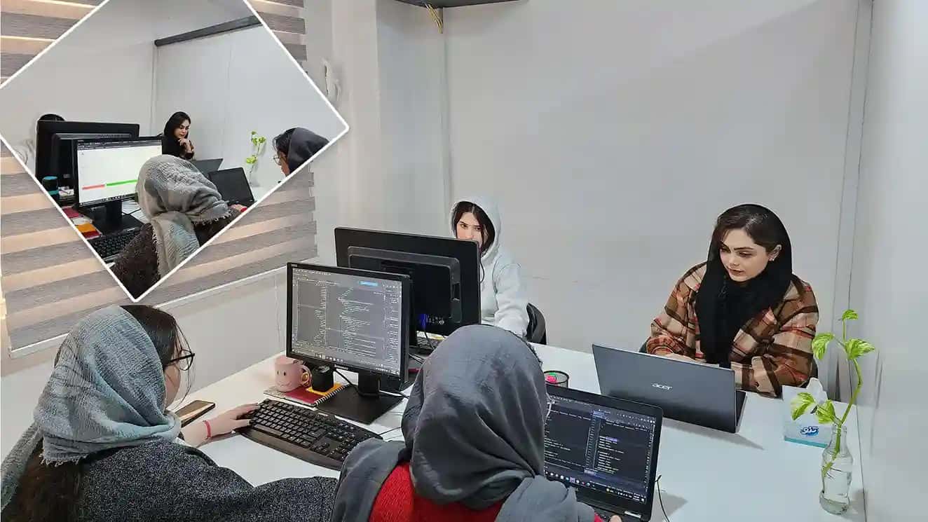 تیم برنامه‌نویسی باران در حال کار